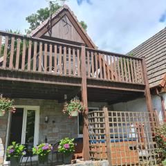 10, Valley View Lodge, A beautiful 3 bedroom lodge with private Hot Tub and use of all onsite leisure facilities including fitness suite, indoor and outdoor pools set in the heart of the Tamar Valley