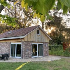 Vrijstaande woning met heerlijke tuin in het groen