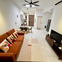 Vibrant Greenfield Residence Home - 5 mins to Sunway Pyramid