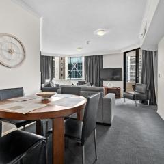 CBD 1-Bed with Pool, Gym & City Views