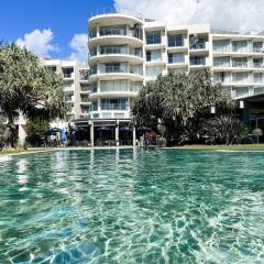 Privately Owned Hotel Room in Beachside Resort - Sleeps 4