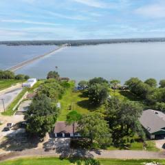 Your Lakeside Destination - 3 Bedrooms Lake Access