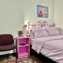 Private Room with Shared Bathroom on the 1st Floor 10 Minutes Walk to University of Washington