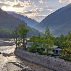 Hinwali Kanthi River Side Camp and Cottage