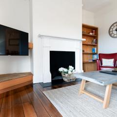 Timeless Elegance with City Views Wi-Fi & Parking