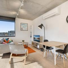 Comfy 2-Bed Balcony Unit near Iconic Chapel St