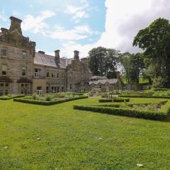 The Violet Suite Stone Cross Mansion