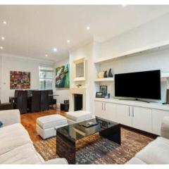 Chic Putney 2BR Flat where Comfort Meets Location