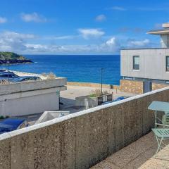 Lovely Apartment In Le Conquet With Kitchen