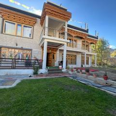 Hillside Farmstay Leh