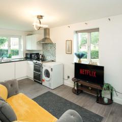 Cozy Retreat Near Heathrow Airport