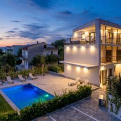 Apartmani Vila Mara M 1 heated pool