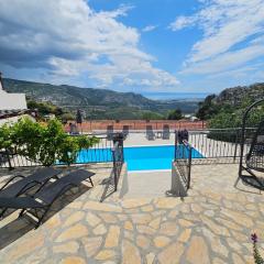 Holiday House Above with pool and summer kitchen
