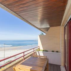 Liiiving in Matosinhos - Seaside Balcony Apartment