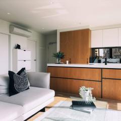 South Yarra Boutique Apartment - Spa & Parking