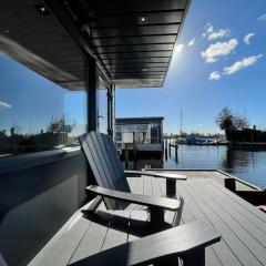 Poellodge, Luxe houseboot met zonnig terras