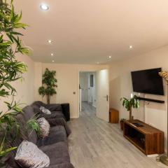 Wembley Serviced Accommodation by Solara - Free Parking - By Wembley Stadium - Private Garden