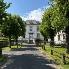 La maisonnette du Cantal - Centre ville avec Jardin Parking