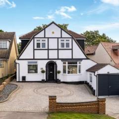 Luxury 5-Bedroom House with London Skyline Views