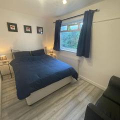 Cheerful 3 bed entire house, newly refurbished