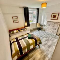 Aldgate East Rooms R2