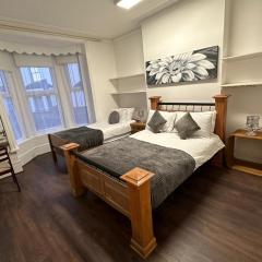 PRIVATE ROOM In TOWN CENTRE FREE PARKING WI FI AND PATIO WITH AA STAY LTD