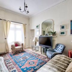 GuestReady - Classic Charm near Holyrood Park