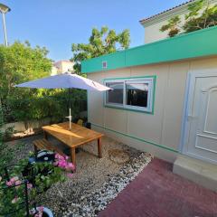 Bungalow 8 - Luxury 1-Bedroom Guest House in JVT