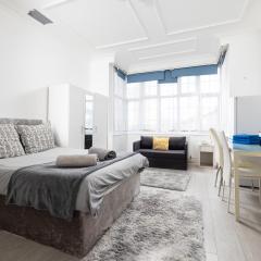 BRIGHT STUDIO ON GOLDERS GREEN ROAD