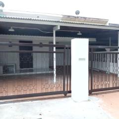 Cempaka Guesthouse 21 Batu Pahat