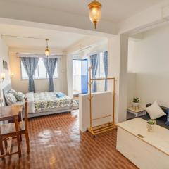 Monratino The snow roost- 10 mins walking distance from mall road- Attached balcony with Kanchenjunga Mountain View-Kitchen available