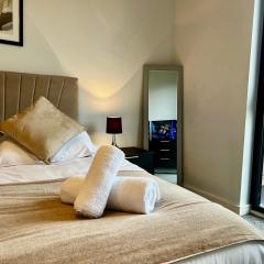 Sleek City Centre Suite with FREE Netflix & Parking