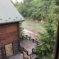 4 Mountains Hotel