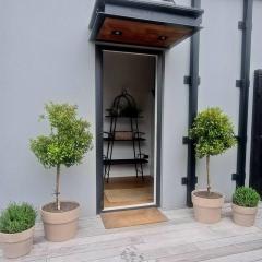 Apartment 6 - Haddin Court - Funky One Bedroom