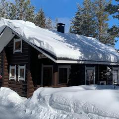 Ruska 2, Ylläs, Äkäslompolo - Log Cabin with Lake and Fell Scenery