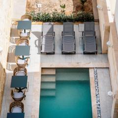 Mosta Stays by Zzzing