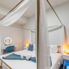 Blue Breakaway with Free Parking and Sleeps 9, Book 7 days, Get 20 Percent OFF