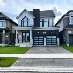 Brand New 4 bedroom Villa by Hamilton Airport!