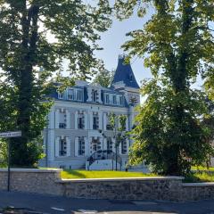 Appart dans petit chateau en centre ville