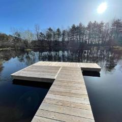 Wildlife Cottage and Private Pond!