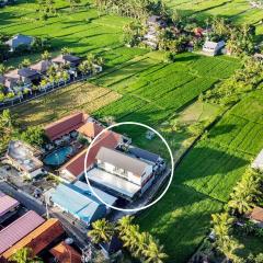 White Blue House 2 - Pvt Room, Shared Pool&Kitchen