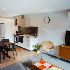 New townhouse, heart of city centre, 2 bed 2 bath, car park