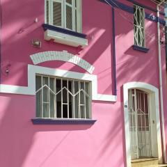 Uma casinha rosa no Pacaembu