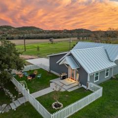 Kingsby Cottage - 1 Bedroom w Mountain views
