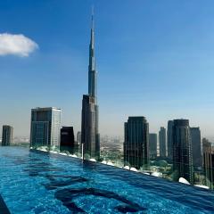 Luxury Stay with Burj Khalifa Views & Infinity Pool