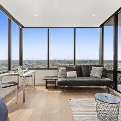 Sunshine CBD Apt with Stunning Views plus Pool