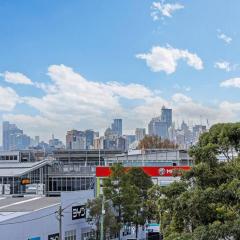 CITY VIEW-Vivid Condo in Mascot