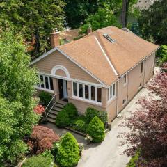 Picturesque & Serene Gem in Port Credit - Steps to Lake - Backyard