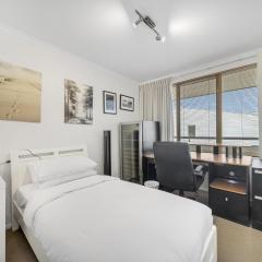 Bright 2-Bed with Private Balcony by Telopea Park