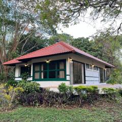 Baan Korbsuk Teak Cabins 3-4